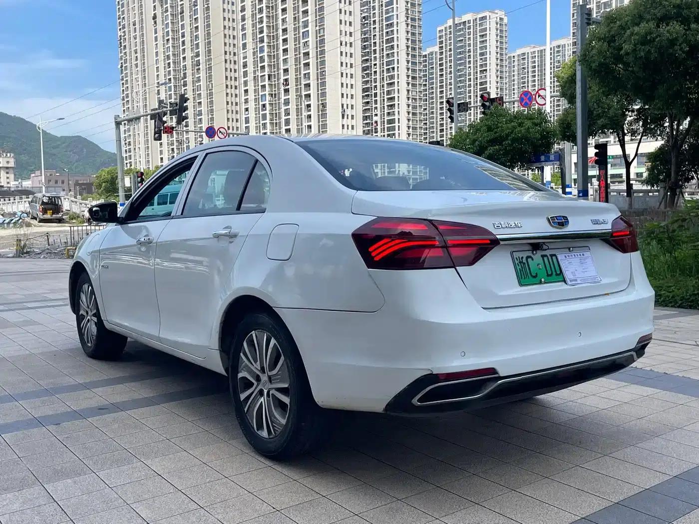 Geely Emgrand EV450 Progressive (2018 Model) — миниатюра 6