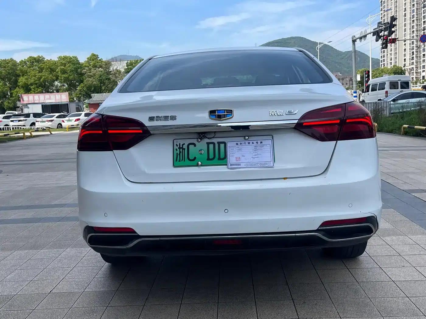 Geely Emgrand EV450 Progressive (2018 Model) — миниатюра 7