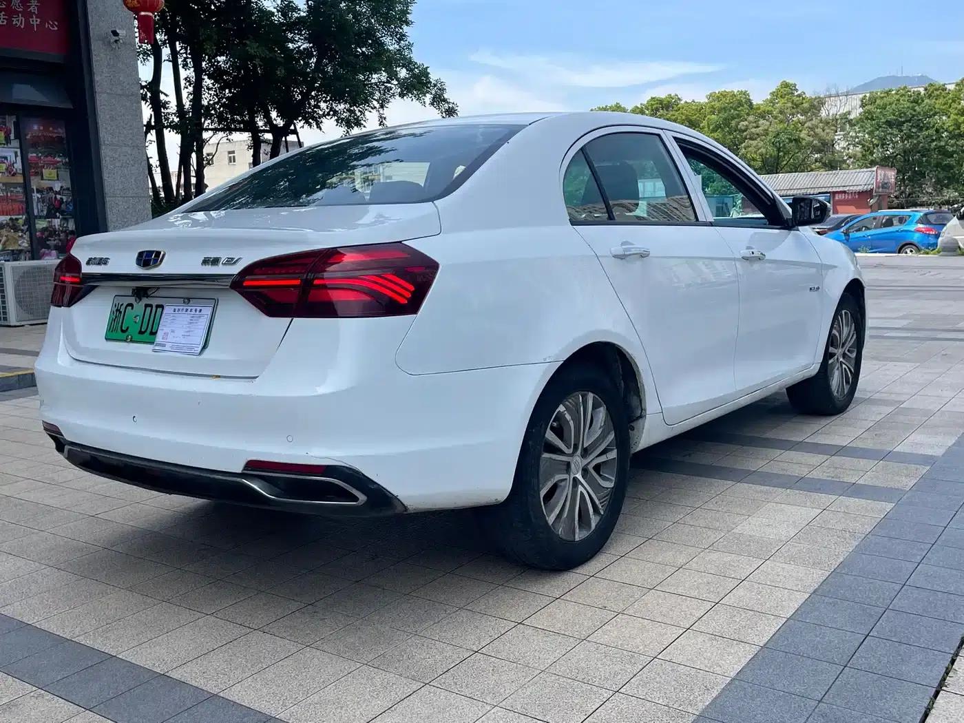 Geely Emgrand EV450 Progressive (2018 Model) — миниатюра 8