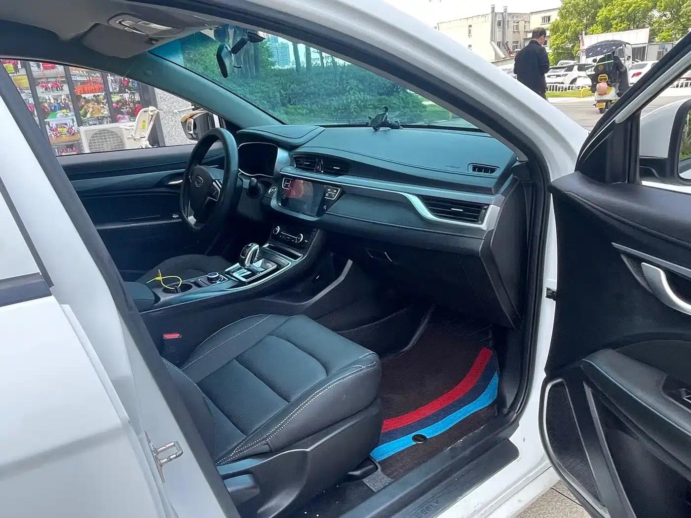 Geely Emgrand EV450 Progressive (2018 Model) — миниатюра 9