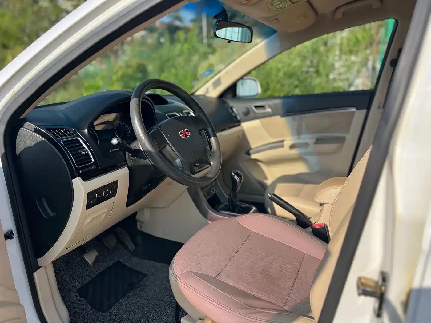 Geely Emgrand Classic 2013 Sedan 1.5L Manual Elite — миниатюра 4
