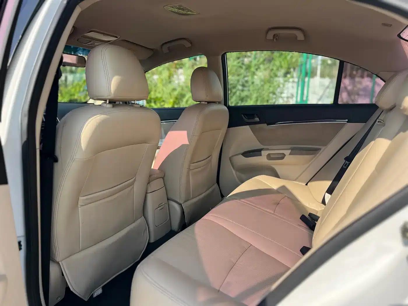Geely Emgrand Classic 2013 Sedan 1.5L Manual Elite — миниатюра 6