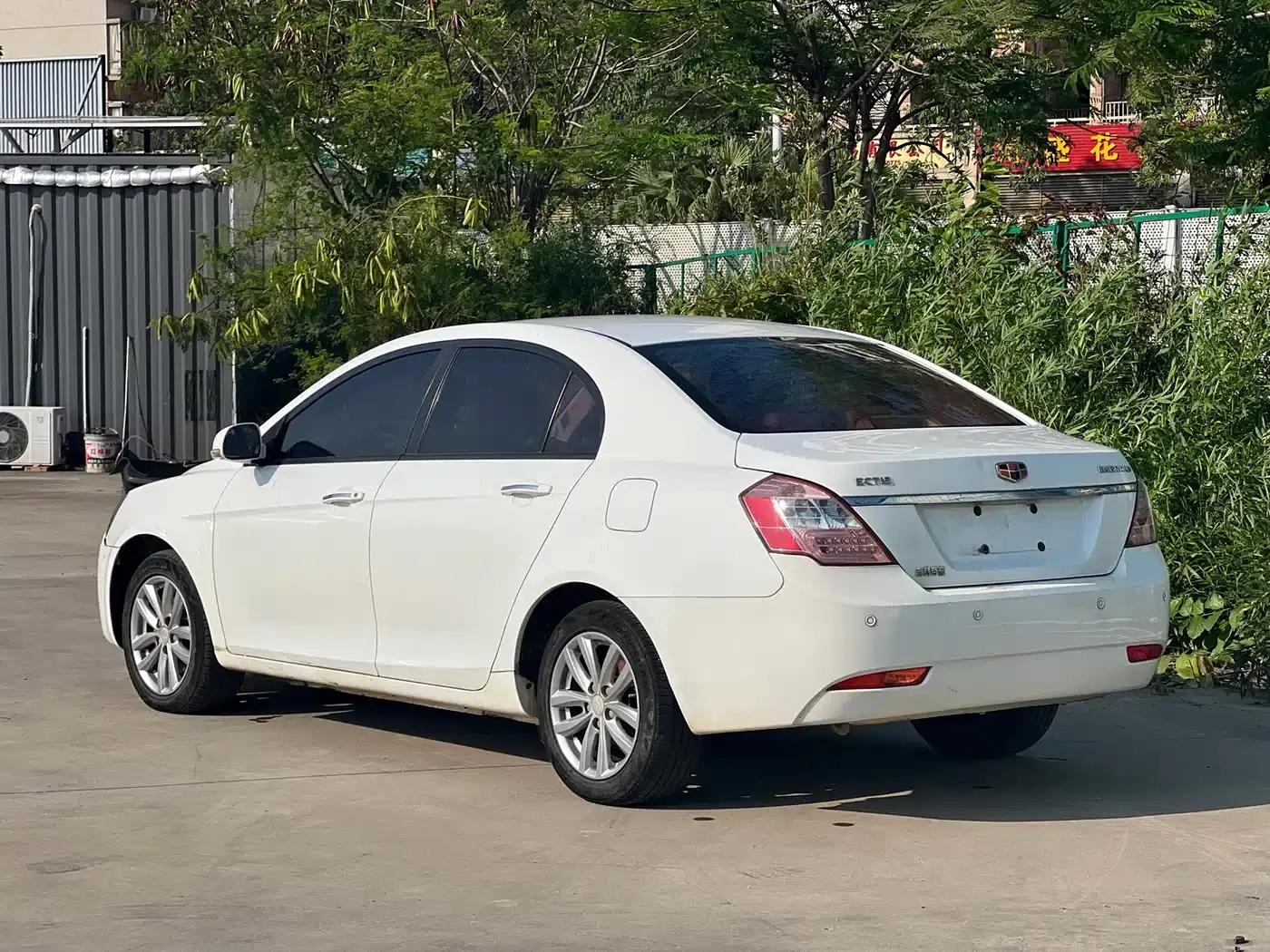 Geely Emgrand Classic 2013 Sedan 1.5L Manual Elite — миниатюра 8