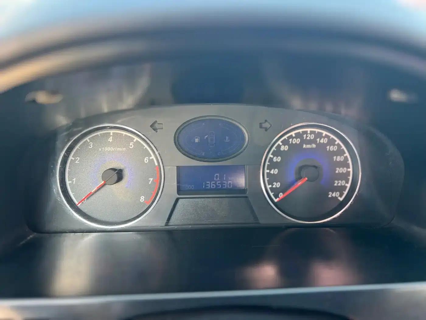 Geely Emgrand Classic 2013 Sedan 1.5L Manual Elite — миниатюра 10