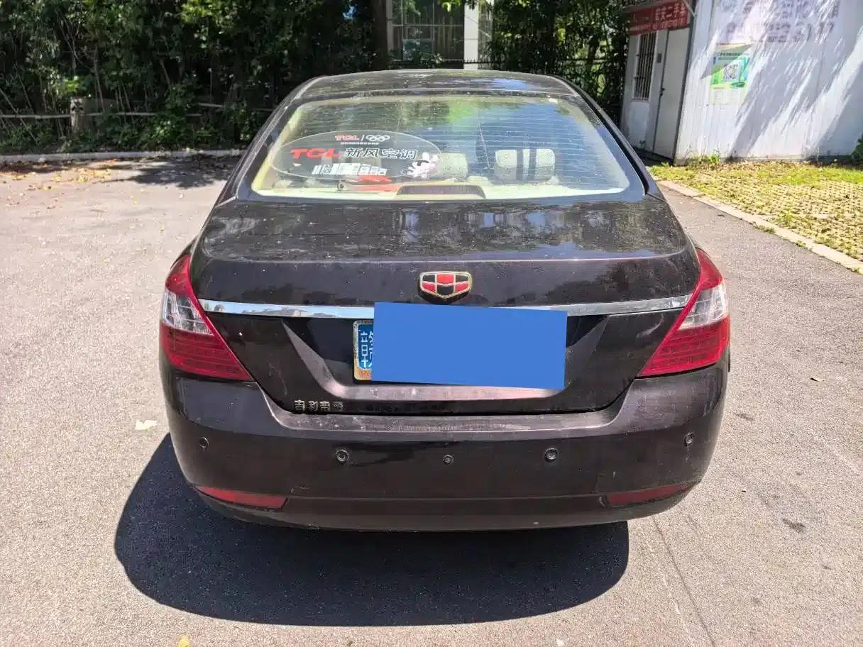 Geely Emgrand Classic 2013 Sedan 1.5L Manual Elite — миниатюра 4