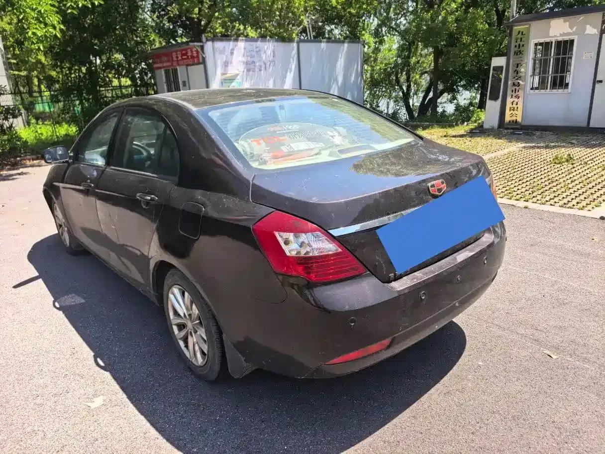Geely Emgrand Classic 2013 Sedan 1.5L Manual Elite — миниатюра 5