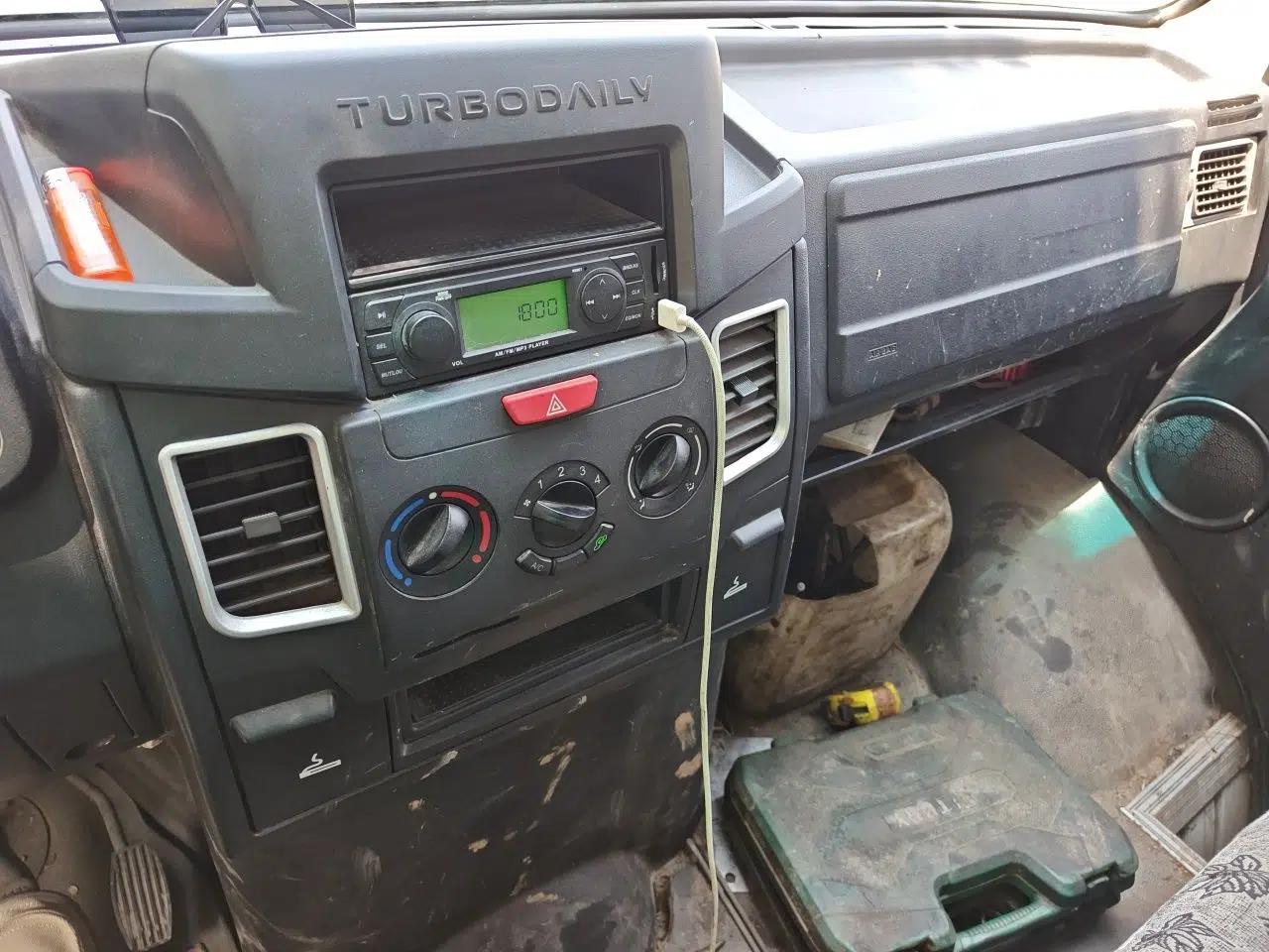 Iveco Daily 2017 2.5T A35 Passenger Van 5-7 Seats Model 47Z5 — миниатюра 14
