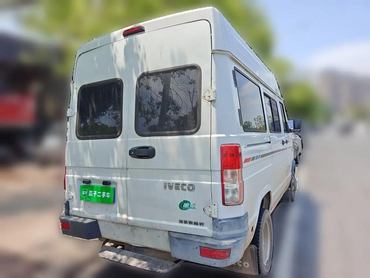 Iveco Daily 2017 2.5T A35 Passenger Van 5-7 Seats Model 47Z5 — миниатюра 6