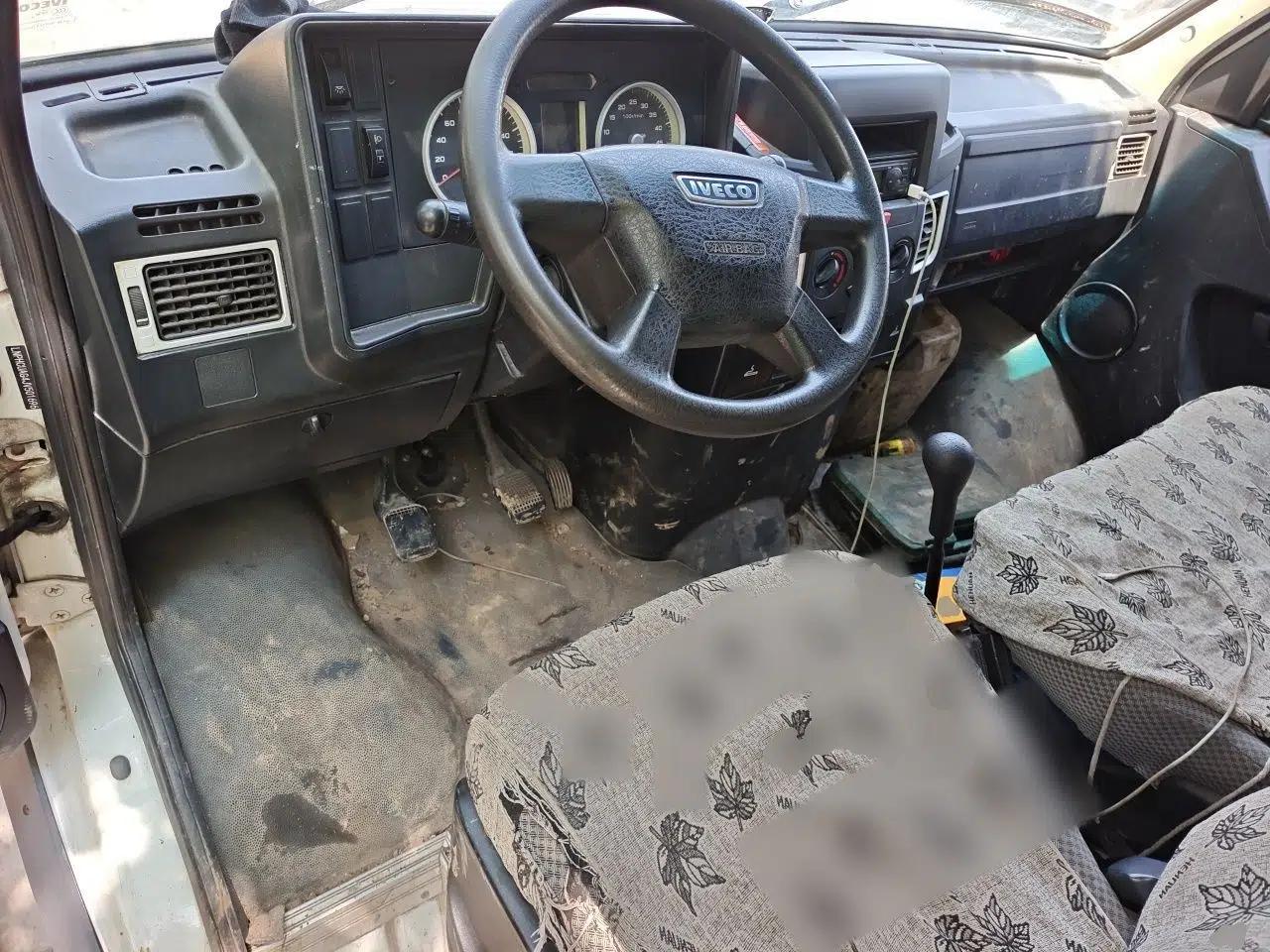 Iveco Daily 2017 2.5T A35 Passenger Van 5-7 Seats Model 47Z5 — миниатюра 10