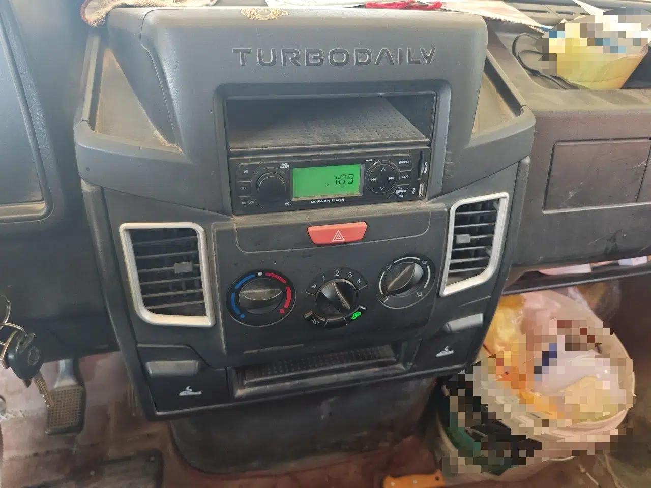 Iveco Daily 2020 2.5T A35 Passenger Van with Dual Tires Low Roof 5-9 Seats China V Emission Standard — миниатюра 14