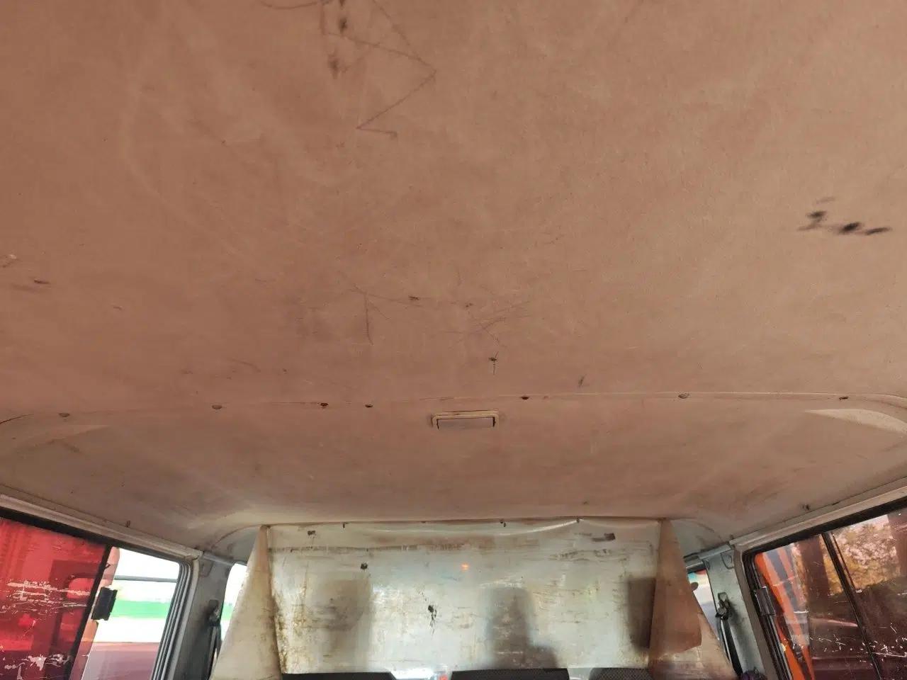 Iveco Daily 2020 2.5T A35 Passenger Van with Dual Tires Low Roof 5-9 Seats China V Emission Standard — миниатюра 19
