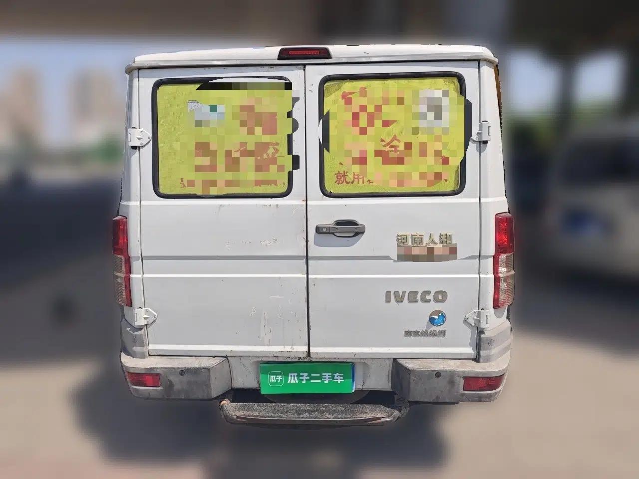 Iveco Daily 2020 2.5T A35 Passenger Van with Dual Tires Low Roof 5-9 Seats China V Emission Standard — миниатюра 5