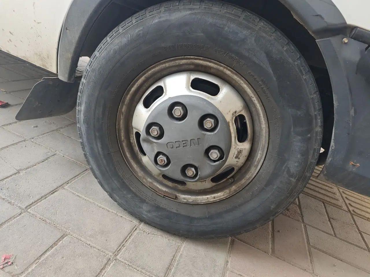 Iveco Daily 2020 2.5T A35 Passenger Van with Dual Tires Low Roof 5-9 Seats China V Emission Standard — миниатюра 8