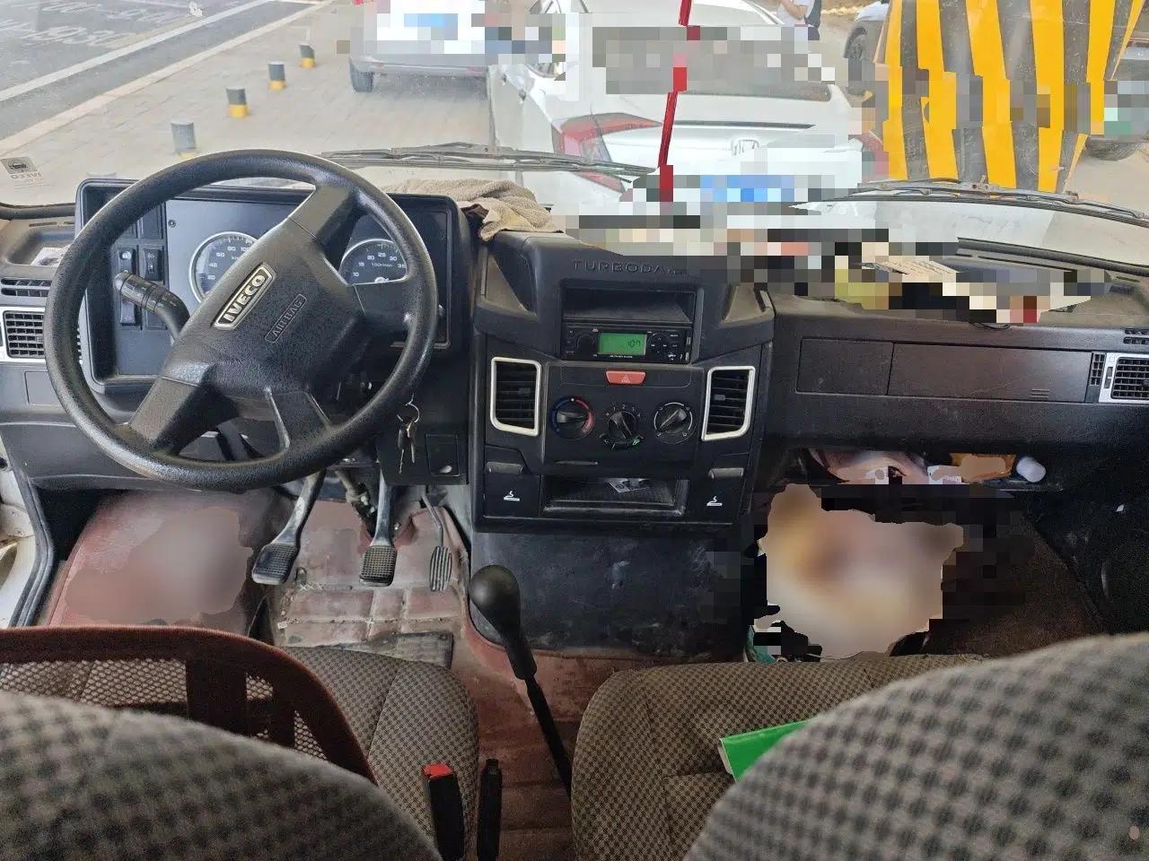Iveco Daily 2020 2.5T A35 Passenger Van with Dual Tires Low Roof 5-9 Seats China V Emission Standard — миниатюра 10
