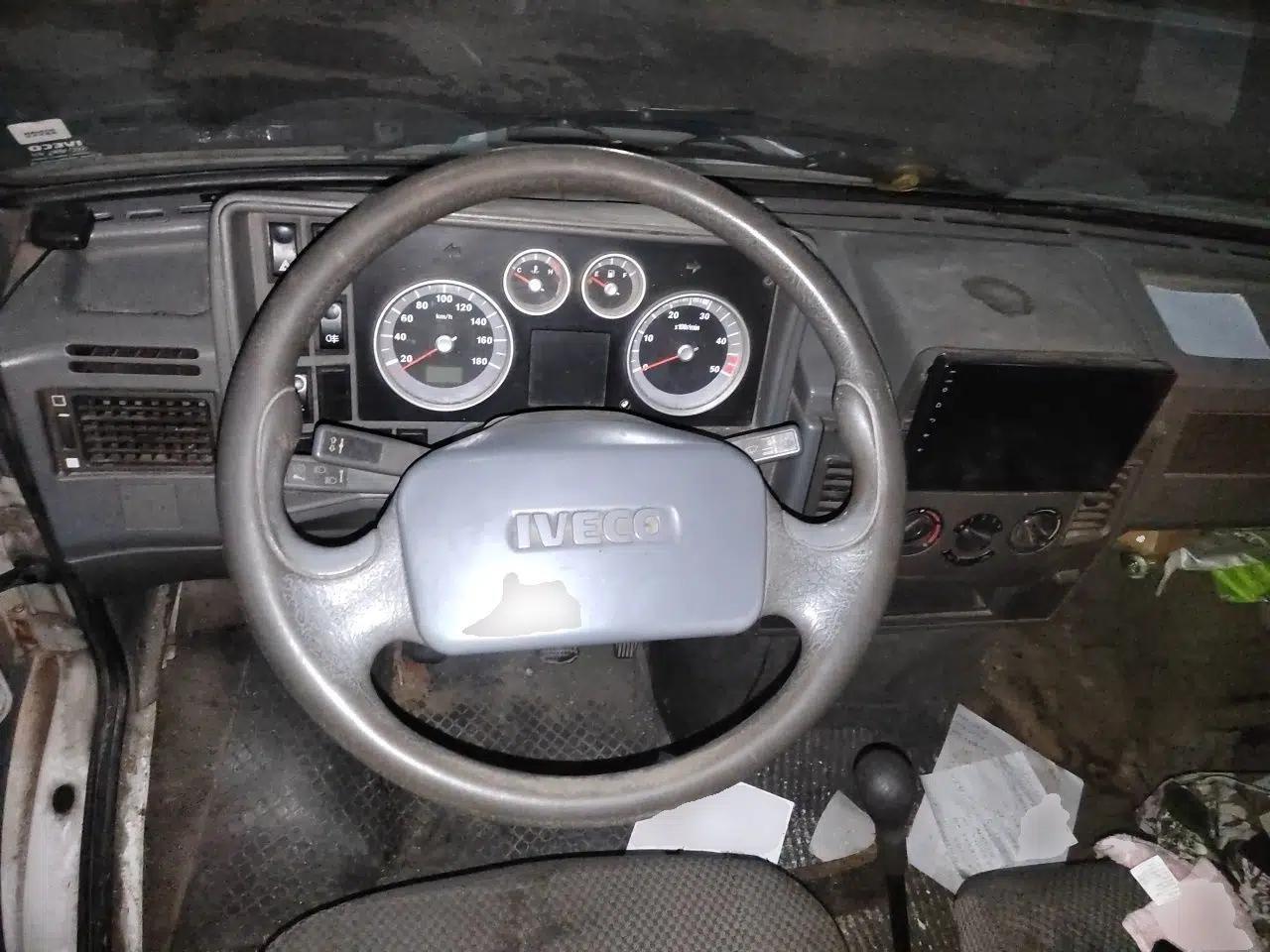 Iveco Daily 2017 2.5T A35 Passenger Van 5-7 Seats Model 47Z5 — миниатюра 11