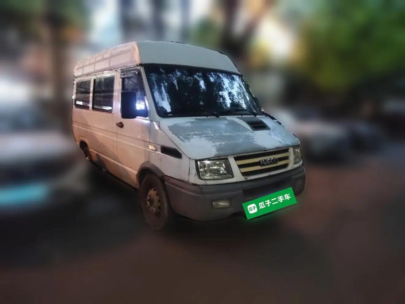 Iveco Daily 2017 2.5T A35 Passenger Van 5-7 Seats Model 47Z5 — миниатюра 3