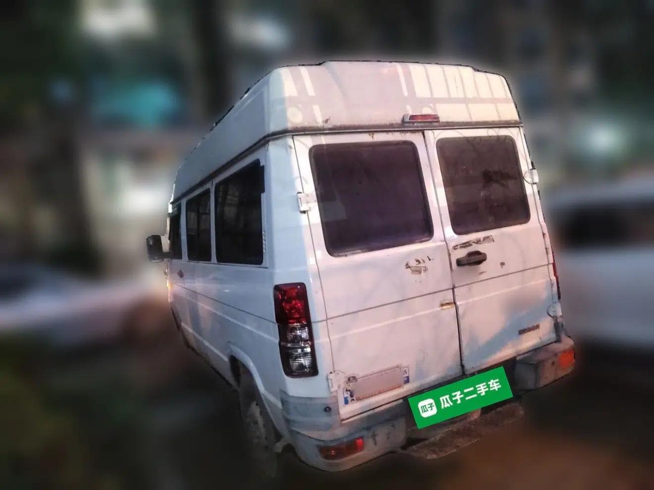 Iveco Daily 2017 2.5T A35 Passenger Van 5-7 Seats Model 47Z5 — миниатюра 4