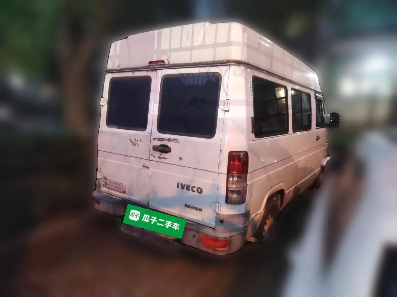 Iveco Daily 2017 2.5T A35 Passenger Van 5-7 Seats Model 47Z5 — миниатюра 6