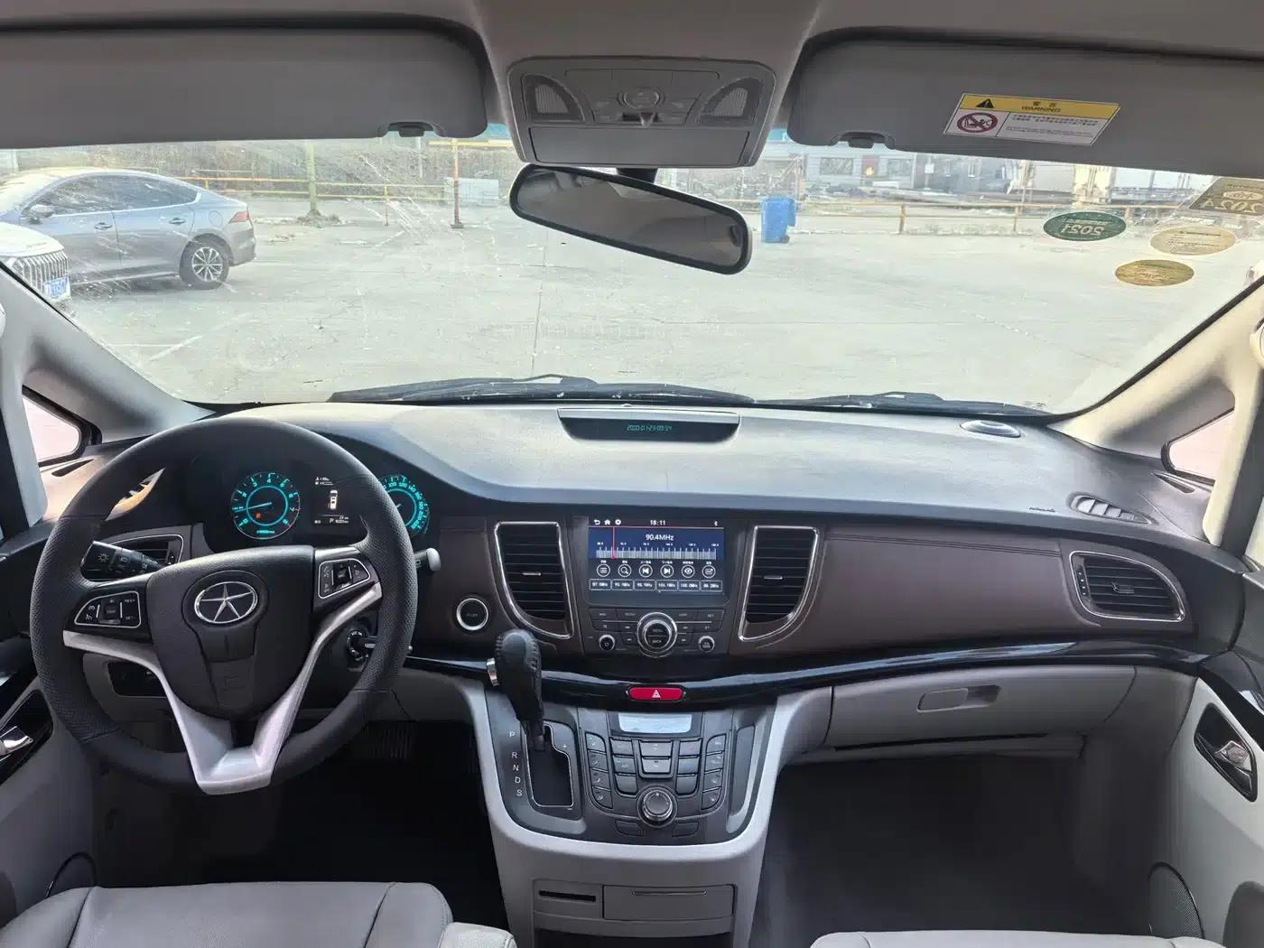 Refine M5 2017 2.0T Gasoline Automatic Premium Edition — миниатюра 8