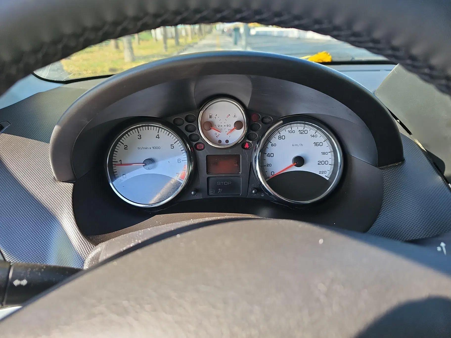Peugeot 207 2011 Hatchback 1.4L Manual Yule Edition — миниатюра 11