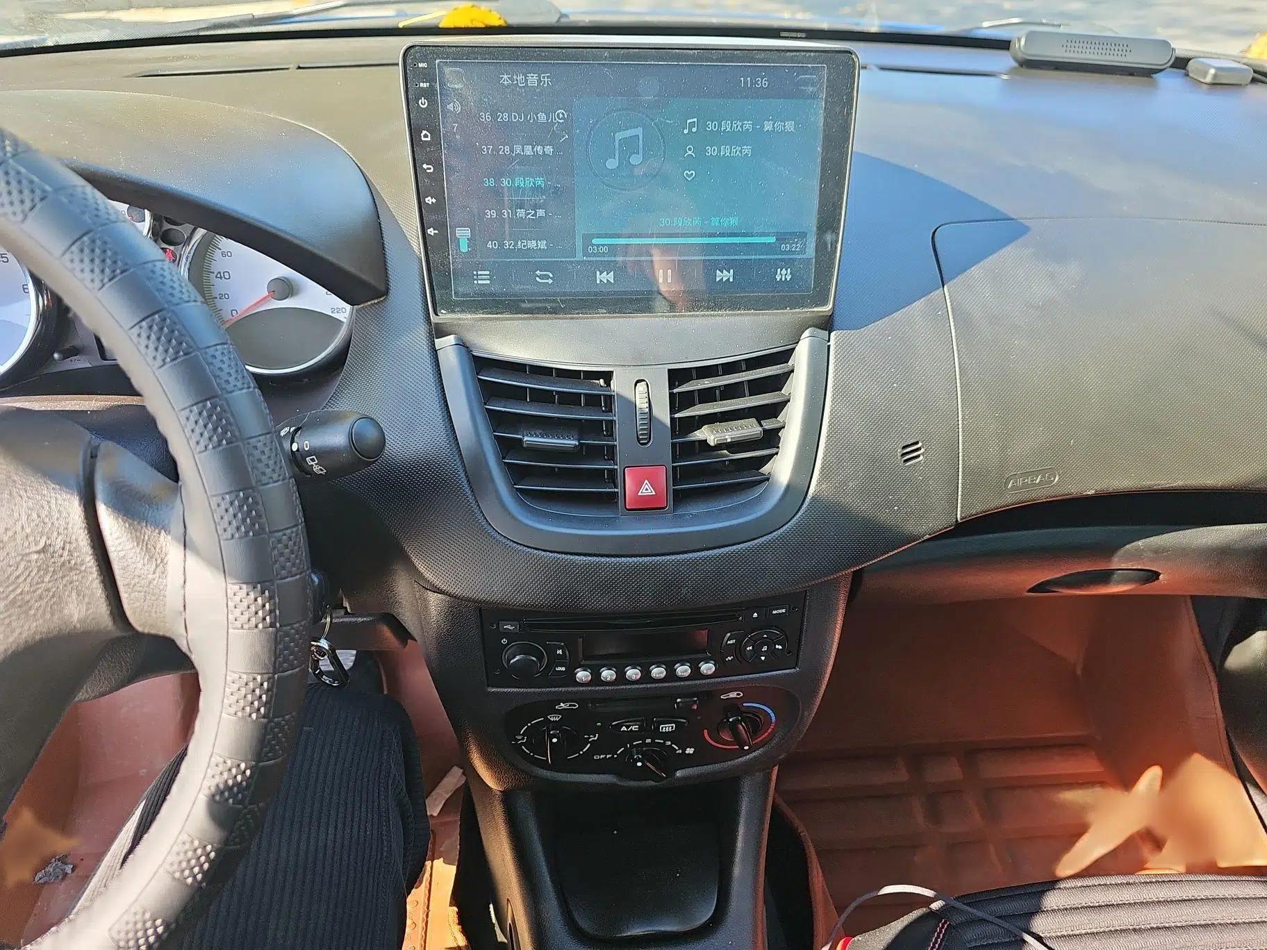 Peugeot 207 2011 Hatchback 1.4L Manual Yule Edition — миниатюра 13