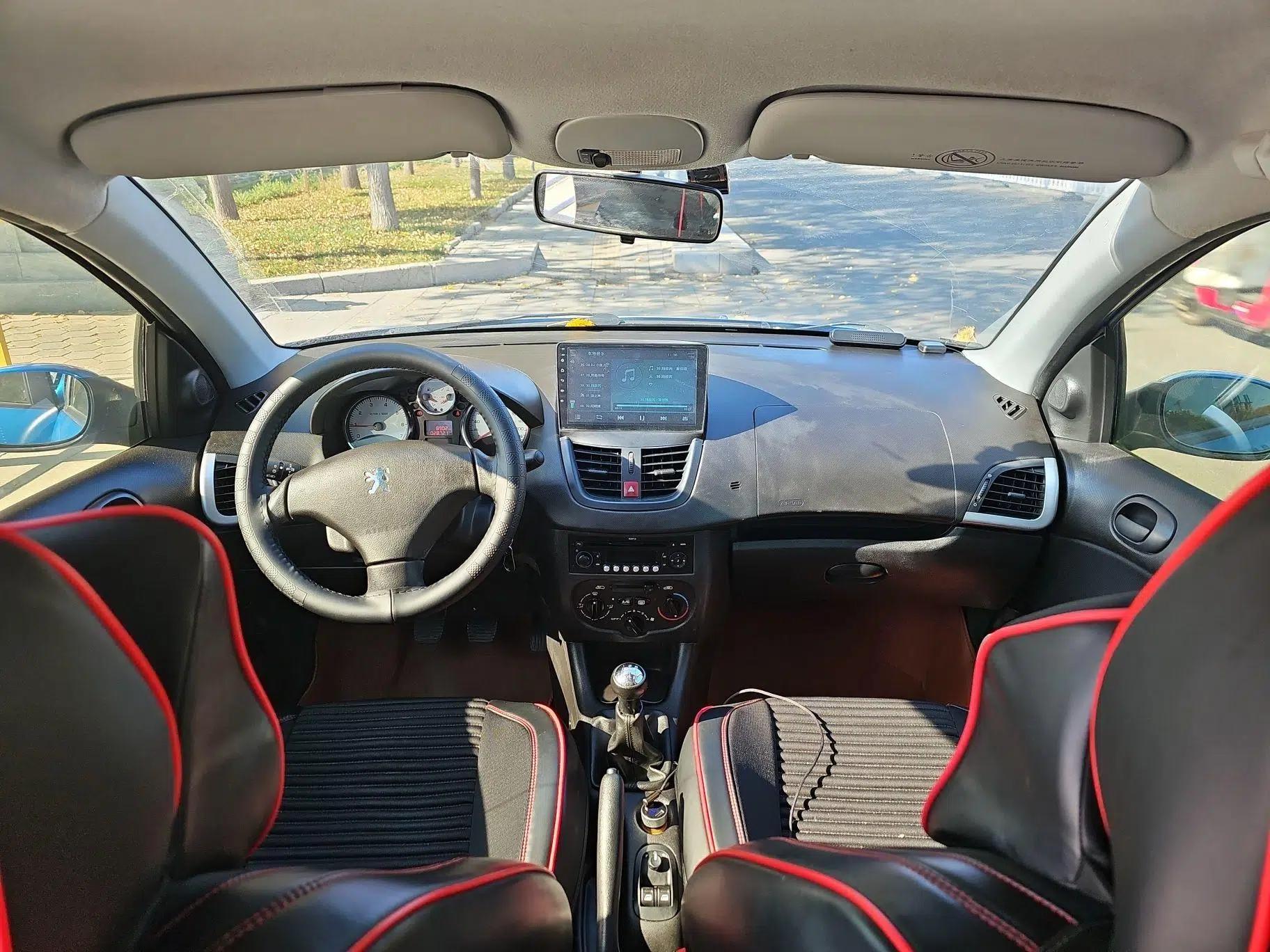 Peugeot 207 2011 Hatchback 1.4L Manual Yule Edition — миниатюра 15