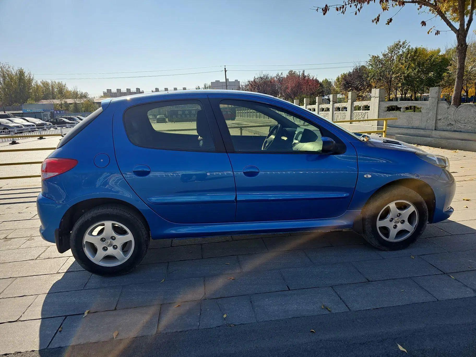 Peugeot 207 2011 Hatchback 1.4L Manual Yule Edition — миниатюра 3