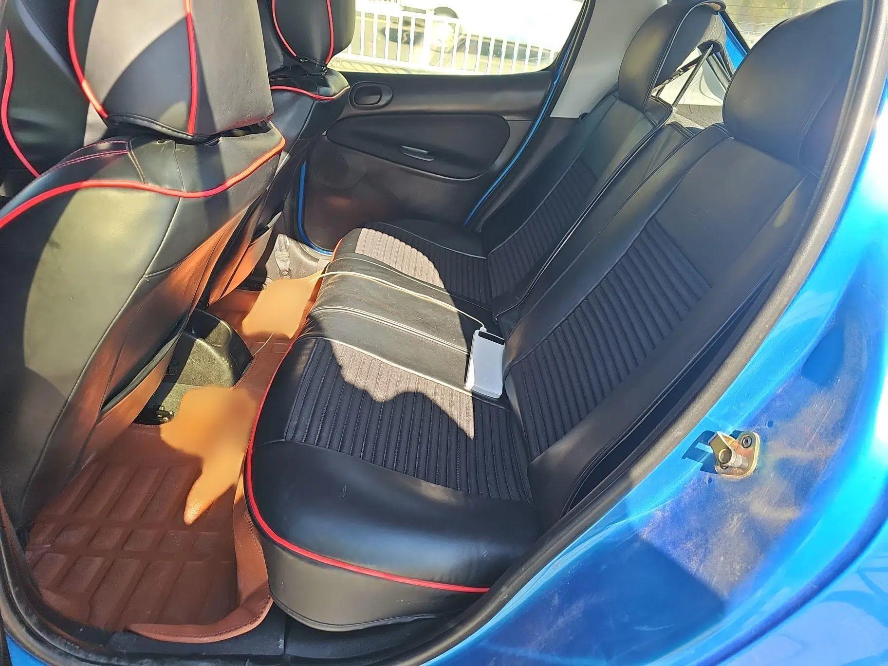 Peugeot 207 2011 Hatchback 1.4L Manual Yule Edition — миниатюра 9