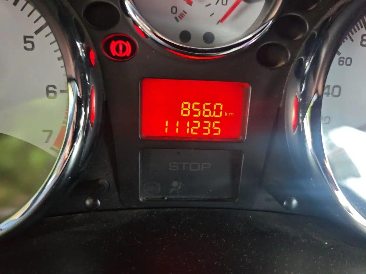 Peugeot 207 2011 Sedan 1.4L Manual Yule Edition — миниатюра 13