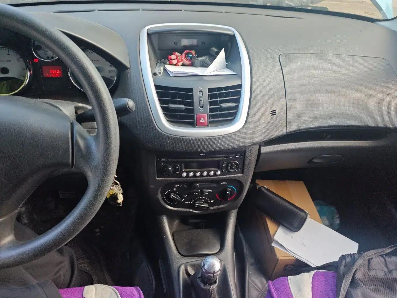 Peugeot 207 2011 Sedan 1.4L Manual Yule Edition — миниатюра 14