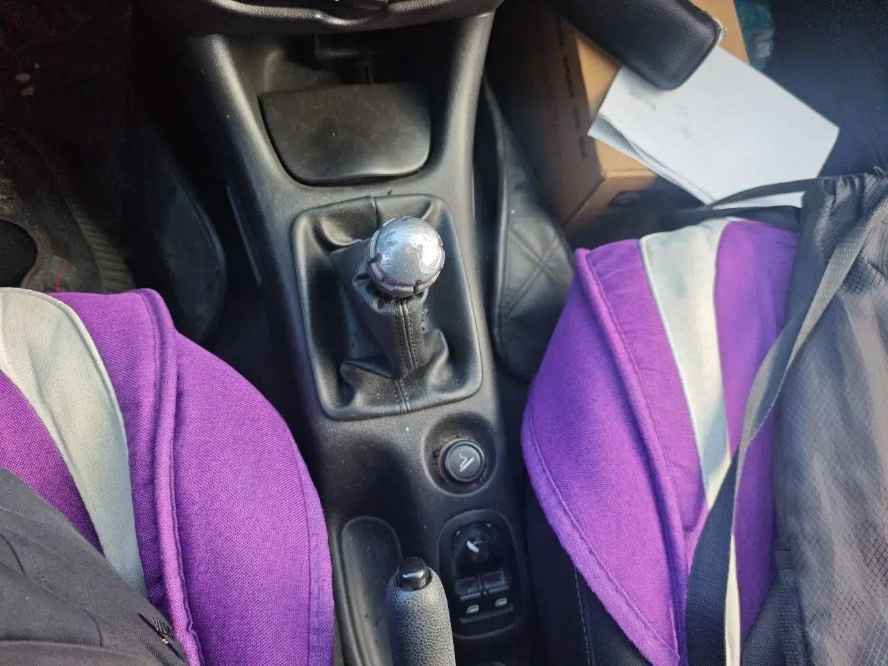 Peugeot 207 2011 Sedan 1.4L Manual Yule Edition — миниатюра 15