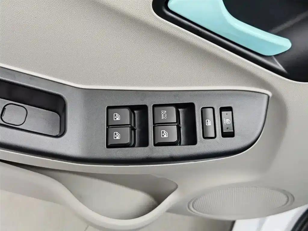 Yizhi EV2 2023 Auspicious Edition 201km Comfort Model — миниатюра 9