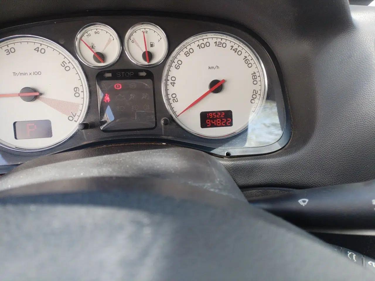 Peugeot 307 2012 Hatchback 1.6L Automatic Comfort Edition — миниатюра 13
