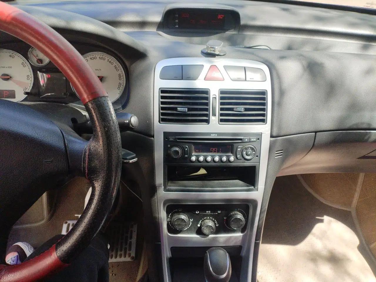 Peugeot 307 2012 Hatchback 1.6L Automatic Comfort Edition — миниатюра 14