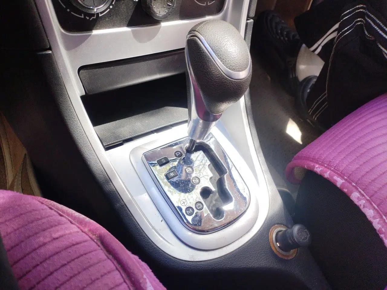 Peugeot 307 2012 Hatchback 1.6L Automatic Comfort Edition — миниатюра 15