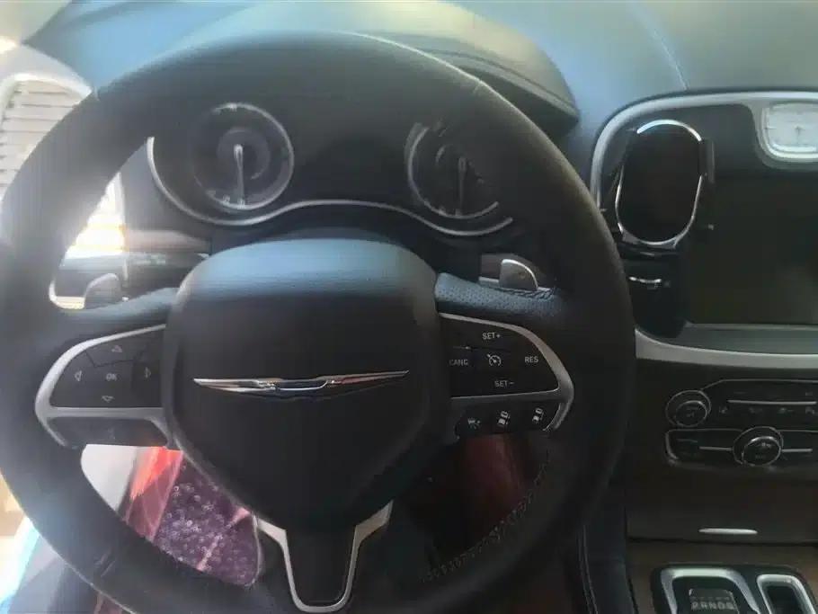 2016 Chrysler 300C Imported Model 3.0L Super Edition — миниатюра 15