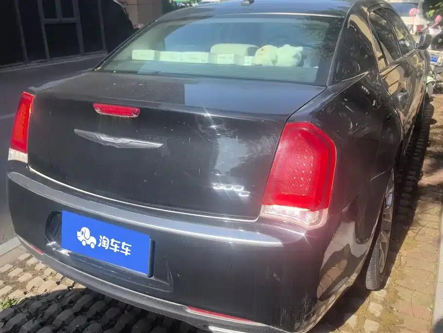 2016 Chrysler 300C Imported Model 3.0L Super Edition — миниатюра 3