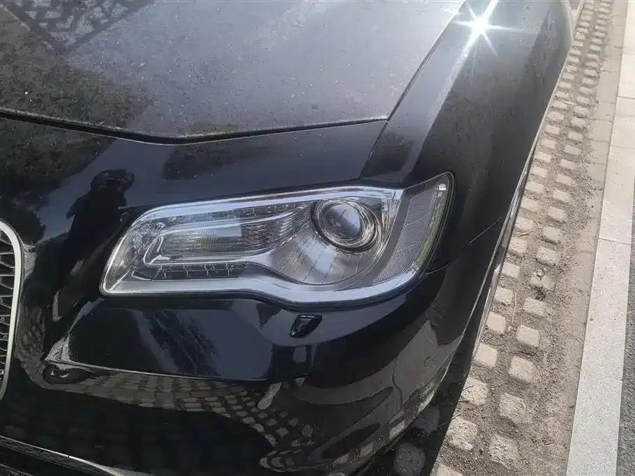 2016 Chrysler 300C Imported Model 3.0L Super Edition — миниатюра 5