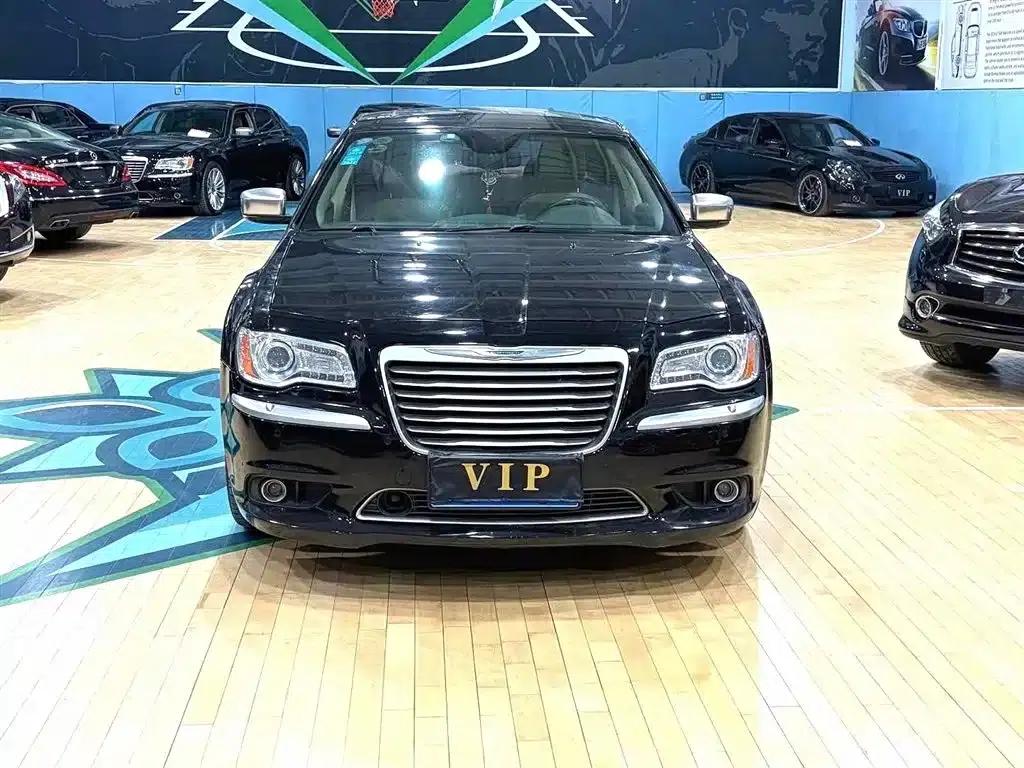 2014 Chrysler 300C Imported Model 3.0L Excellence Edition — миниатюра 2