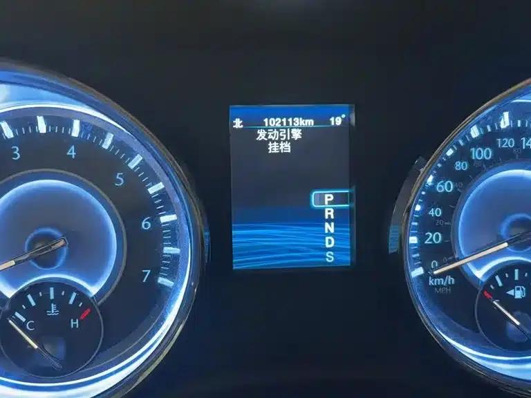 2014 Chrysler 300C Imported Model 3.0L Excellence Edition — миниатюра 11
