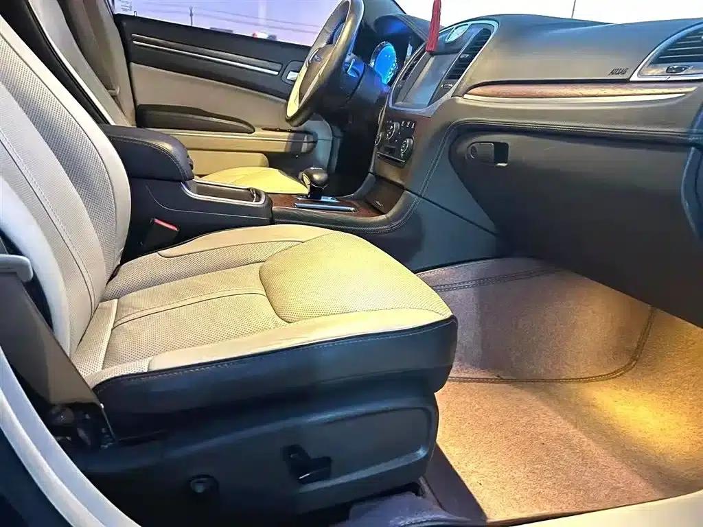 2014 Chrysler 300C Imported Model 3.0L Excellence Edition — миниатюра 4