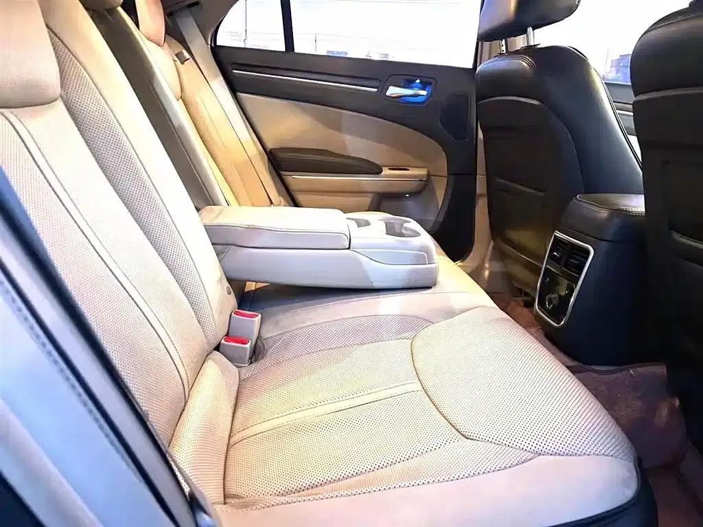 2014 Chrysler 300C Imported Model 3.0L Excellence Edition — миниатюра 5