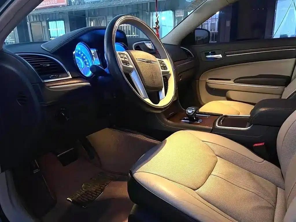 2014 Chrysler 300C Imported Model 3.0L Excellence Edition — миниатюра 6