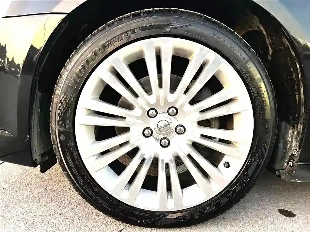 2014 Chrysler 300C Imported Model 3.0L Excellence Edition — миниатюра 7