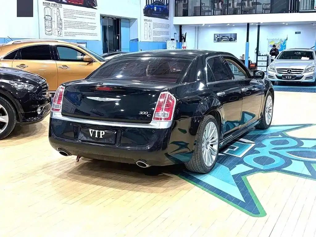 2014 Chrysler 300C Imported Model 3.0L Excellence Edition — миниатюра 8