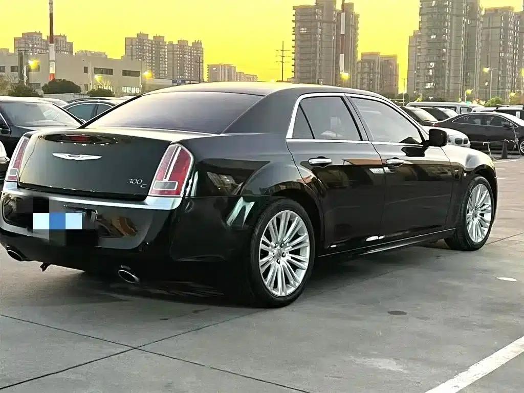 2014 Chrysler 300C Imported Model 3.0L Excellence Edition — миниатюра 9