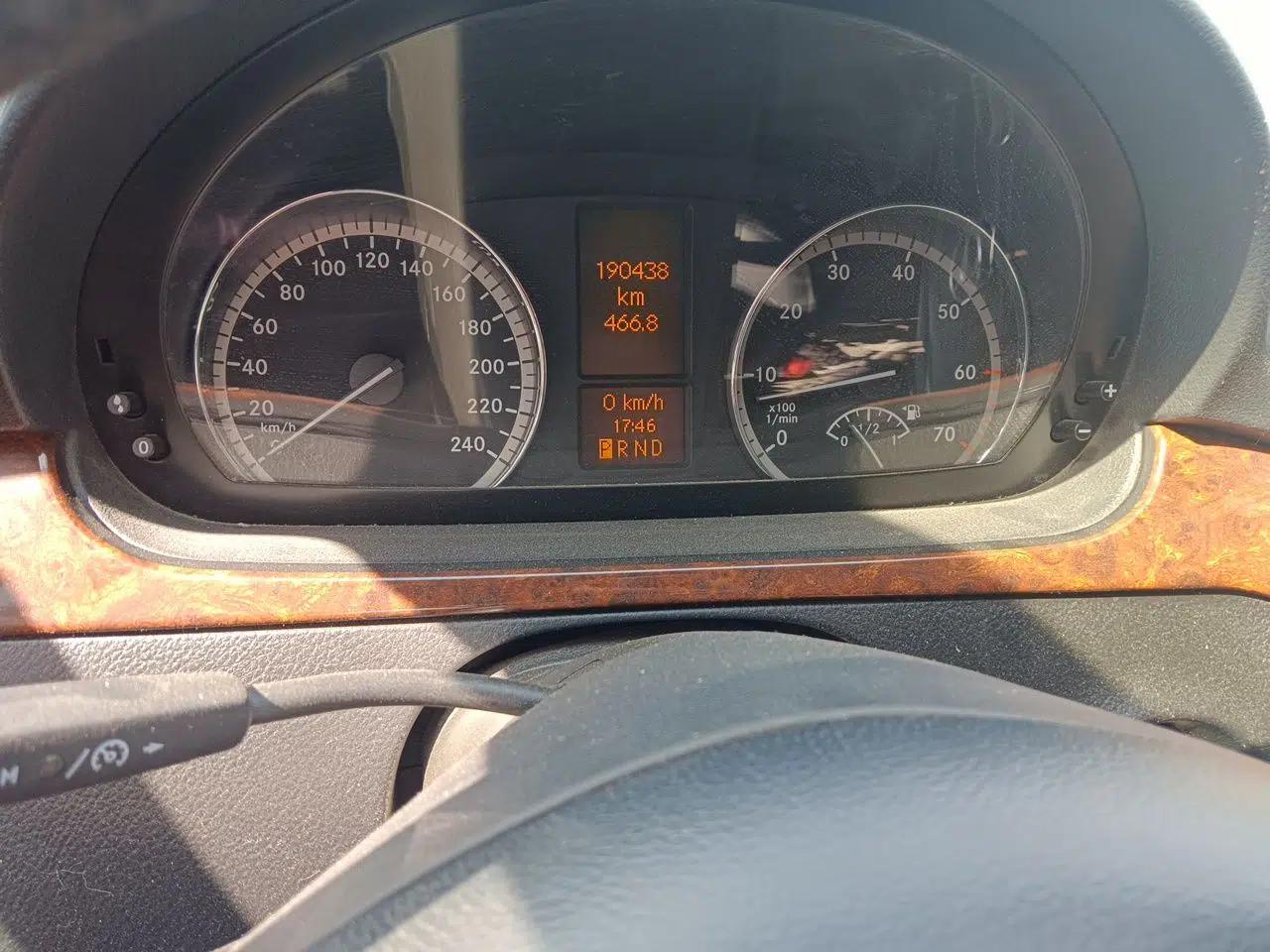 Mercedes-Benz Viano 2010 2.5L Prestige Edition — миниатюра 12