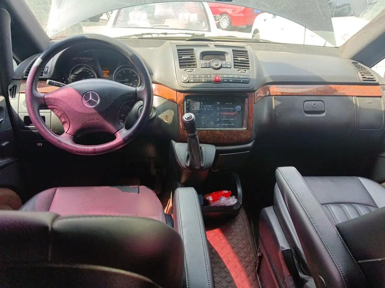 Mercedes-Benz Viano 2010 2.5L Prestige Edition — миниатюра 10