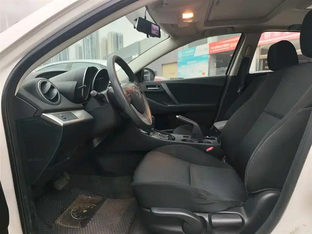 Mazda3 Axela 2015 Hatchback 1.6L Automatic Elite — миниатюра 3
