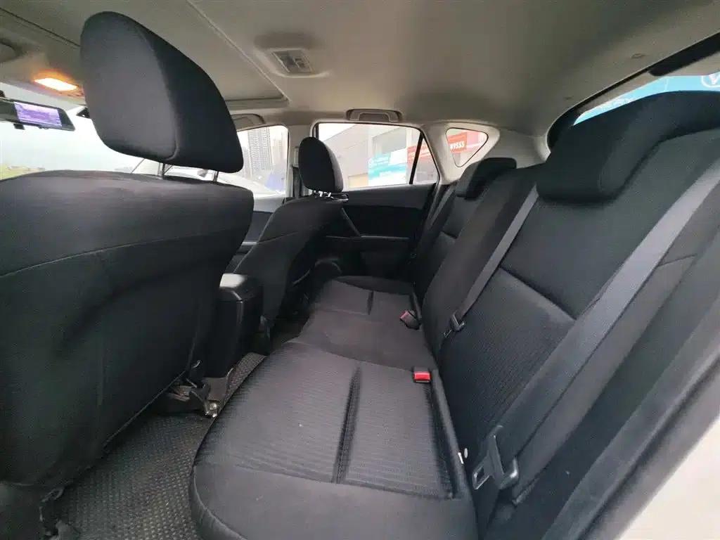 Mazda3 Axela 2015 Hatchback 1.6L Automatic Elite — миниатюра 4